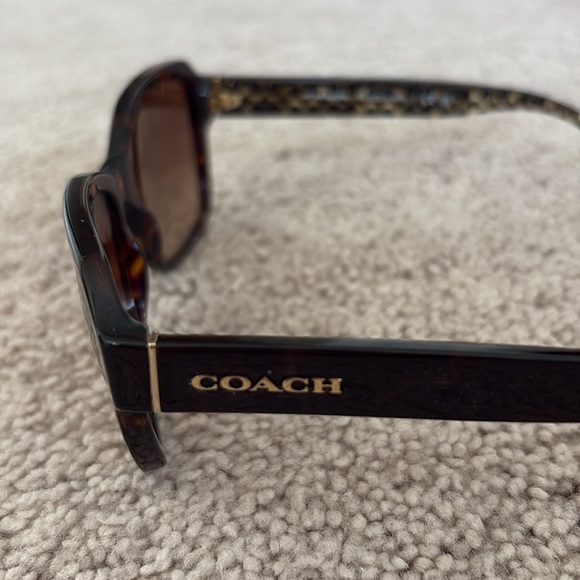 Tortoise Shell coach Sunglasses - Picture 2 of 3